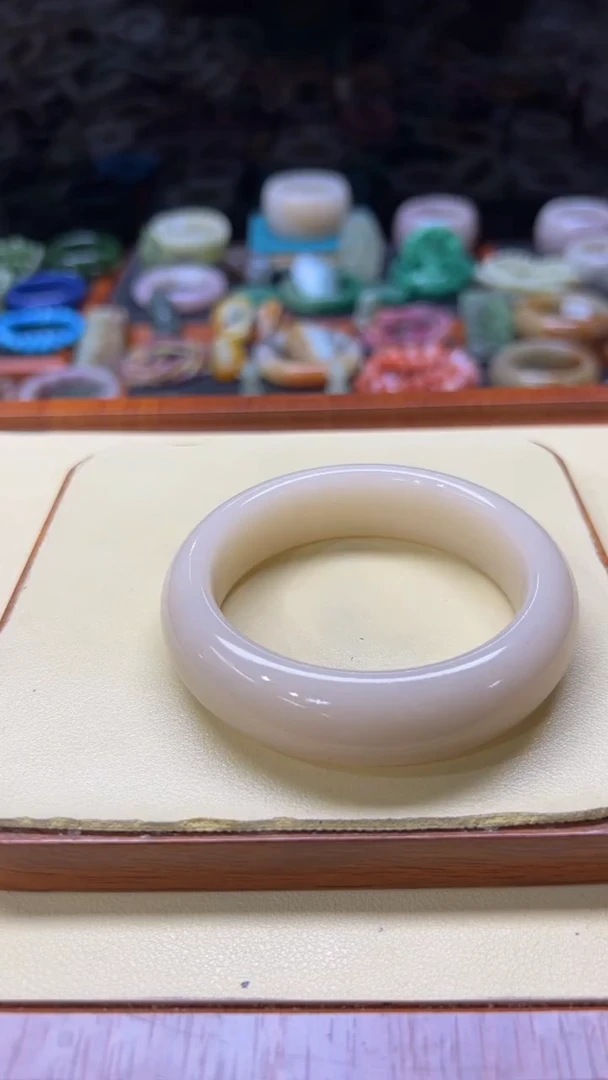 未镶嵌手镯石英质玉业****态298