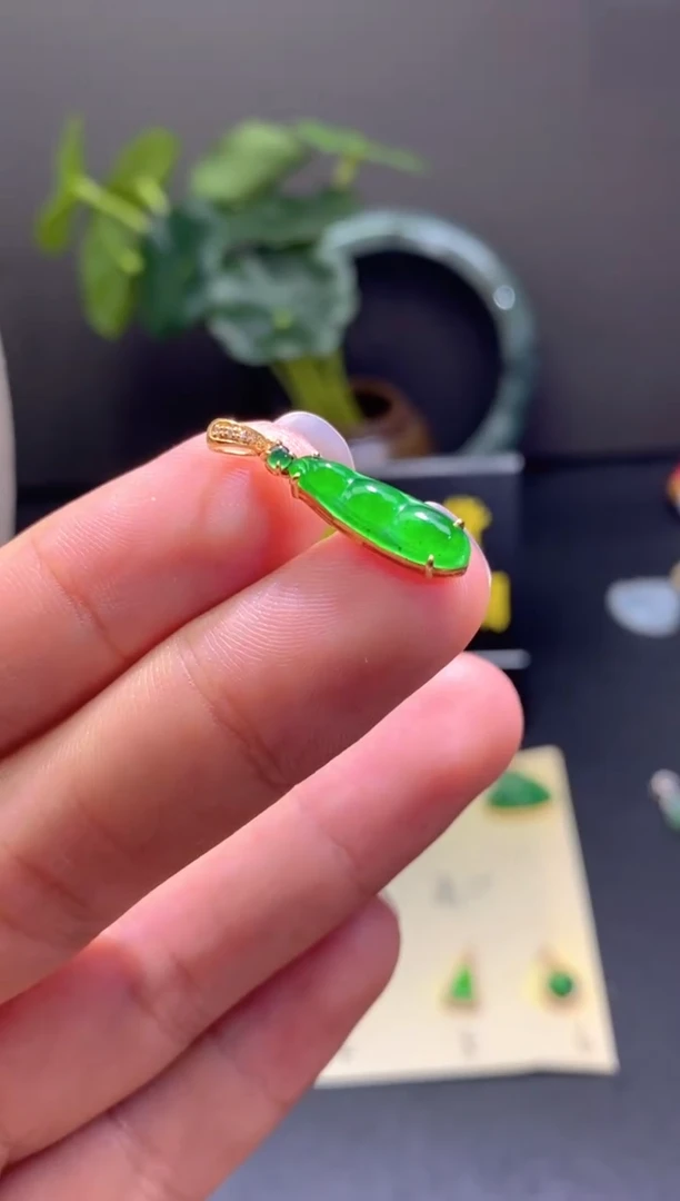 翡翠18K金镶嵌颈饰天然翡翠A货1