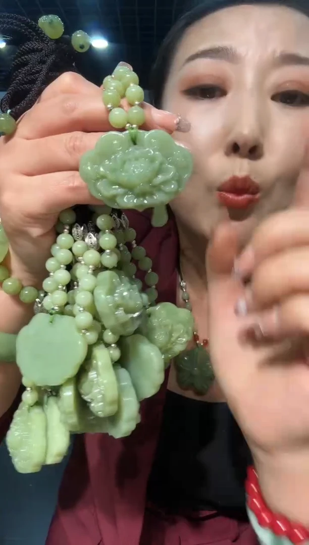 【闪购商品】岫玉颈饰未镶嵌湖水绿牡丹花锁【半珠链】