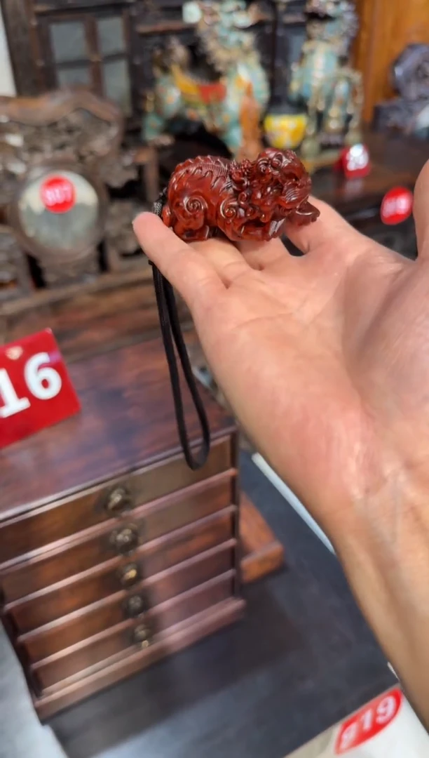 木木头款小叶紫檀皮丘挂件68