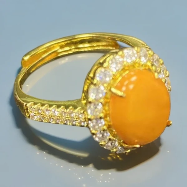 天然原矿琥珀鸡油黄蜜蜡戒指15MM精美轻奢镶嵌简约气质多样性发一