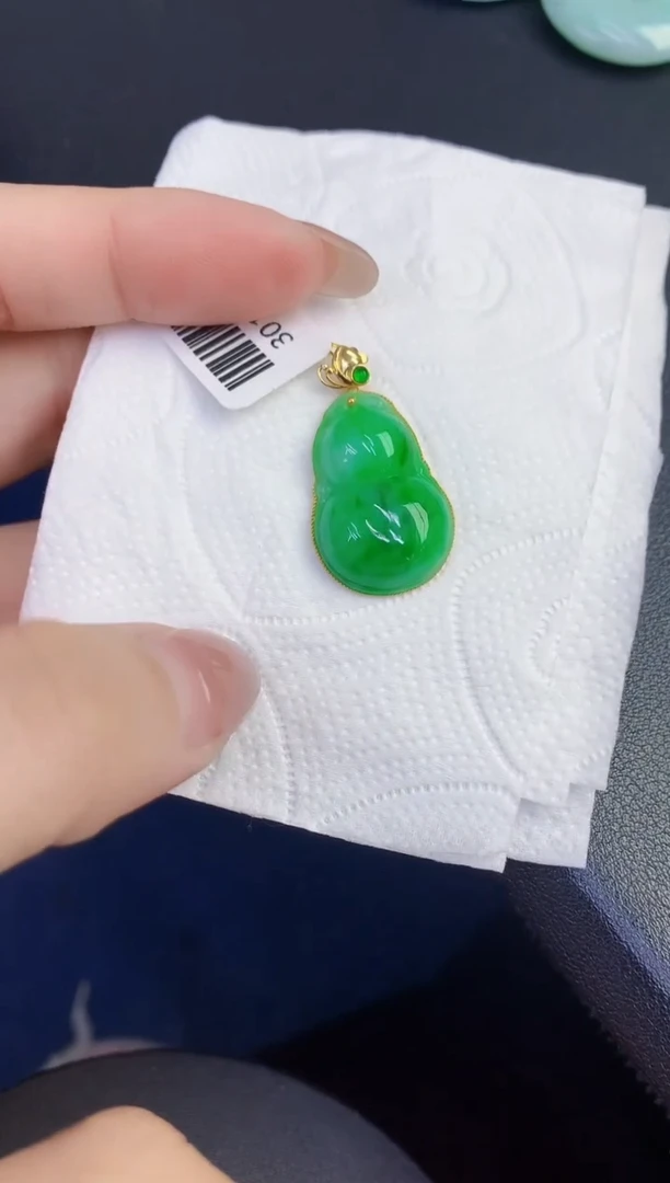 颈饰18K金镶嵌翡翠缅甸天然翡翠A货