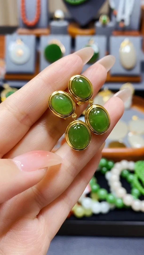 【闪购商品】和田玉碧玉蛋面滴溜耳夹银S925镶嵌*