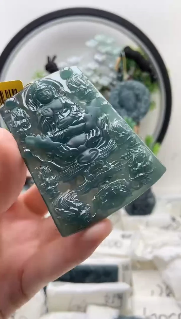 翡翠未镶嵌颈饰观音