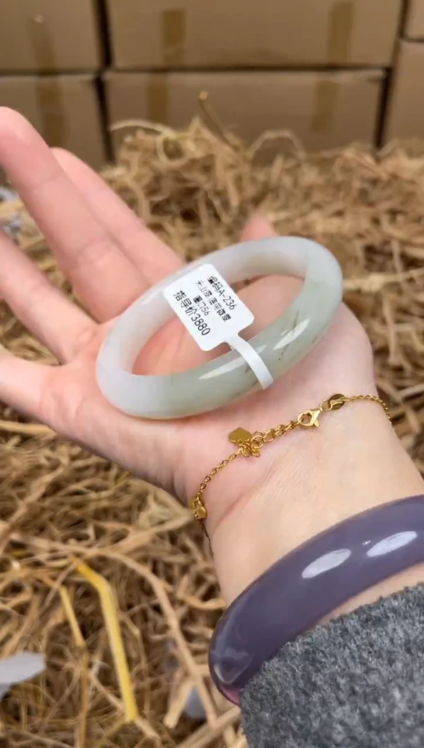 未镶嵌手镯石英质玉A236