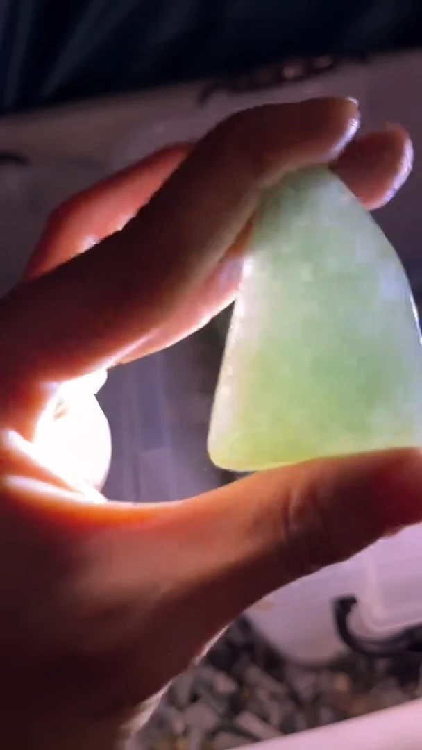 翡翠挂件未镶嵌翡翠