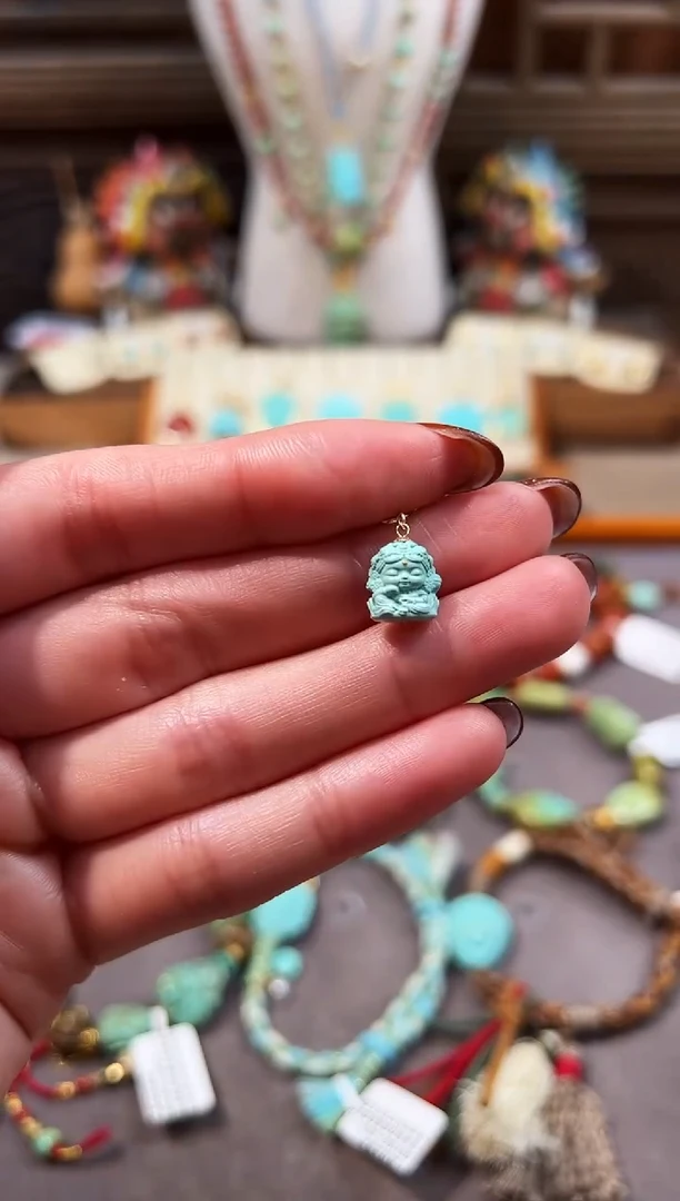 18K金镶嵌绿松石提溜度母