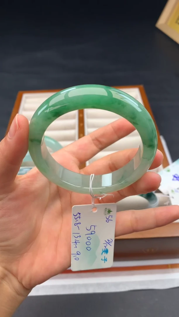 未镶嵌手镯翡翠翡翠自带#送人#，假一赔三