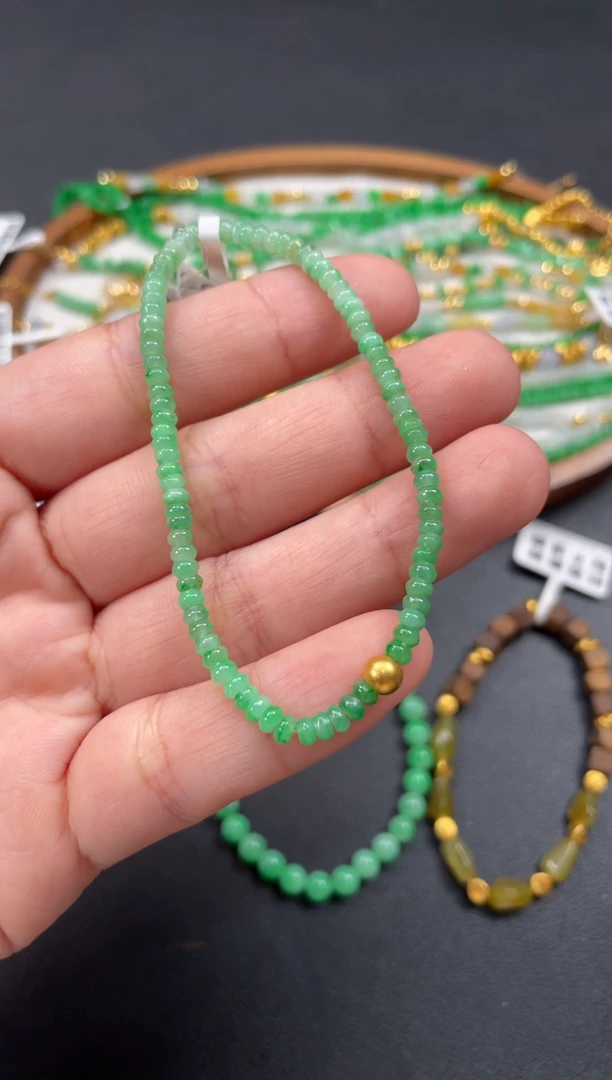 套链足金镶嵌翡翠一条  P321