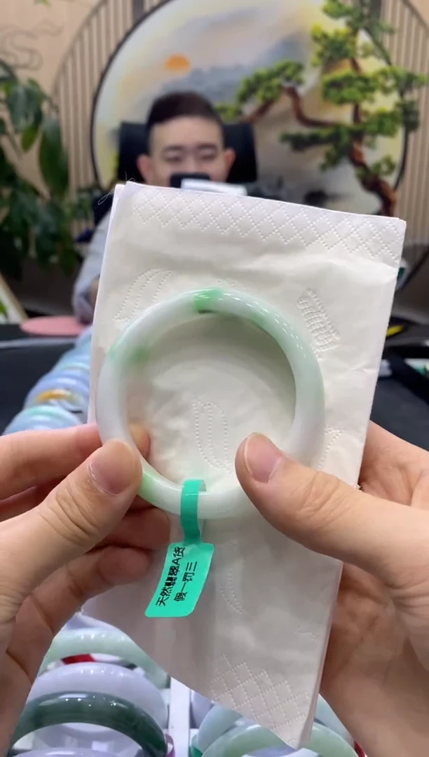 翡翠手镯未镶嵌0000008369