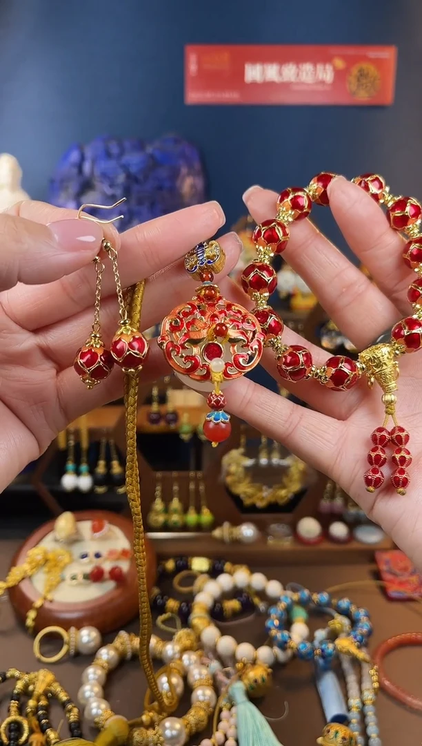 紫**7，红色莲花耳钩+手串+吊坠