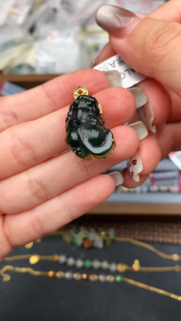 18K金镶嵌挂件翡翠—