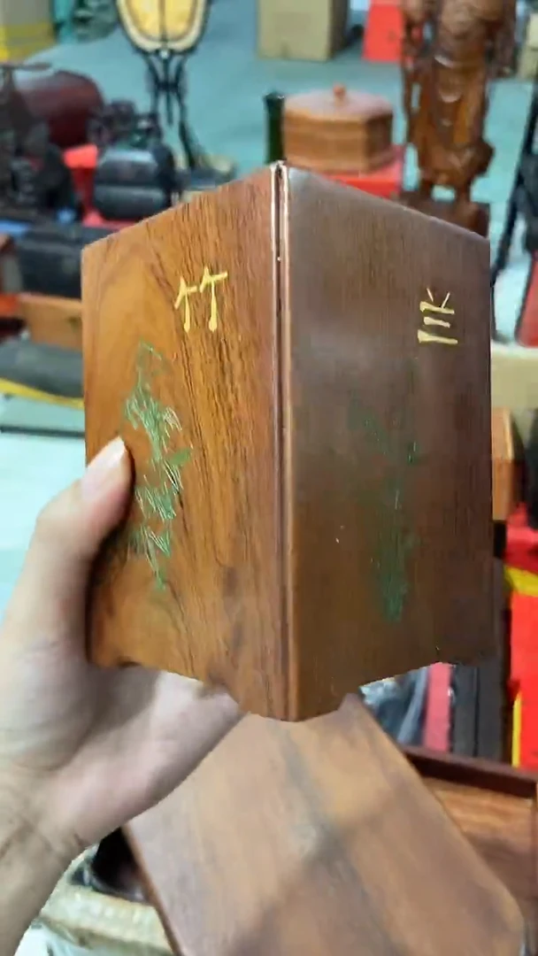 木梅兰竹菊笔筒