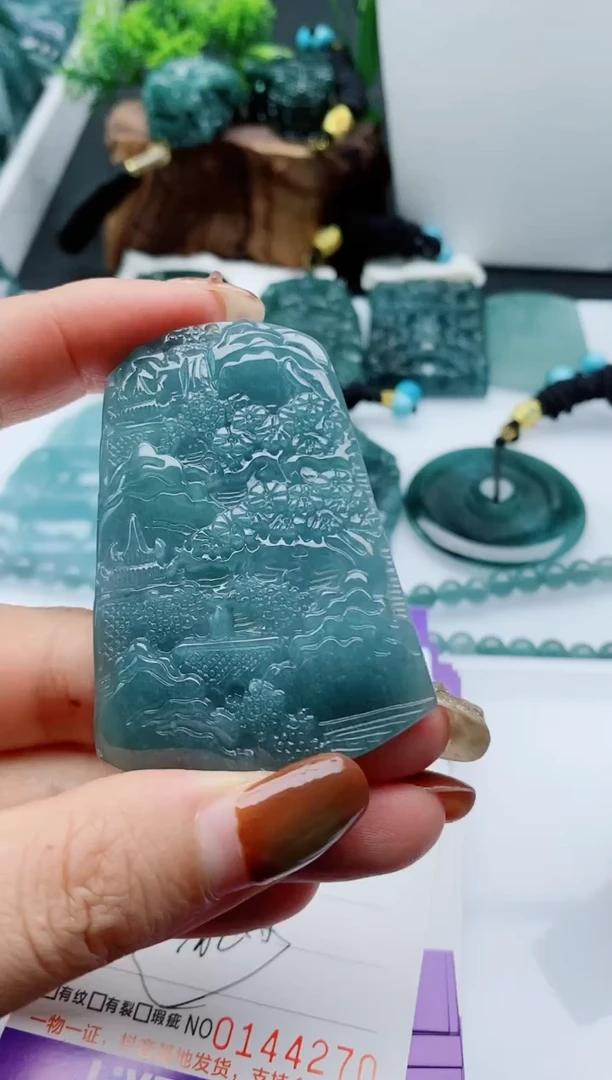 颈饰未镶嵌翡翠