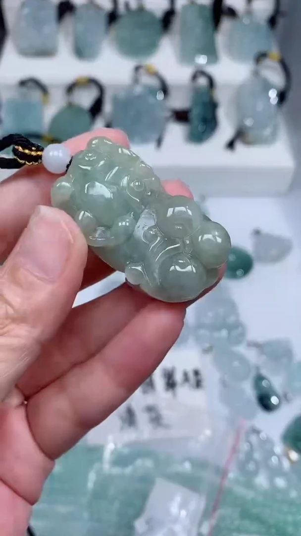 颈饰未镶嵌翡翠吊坠