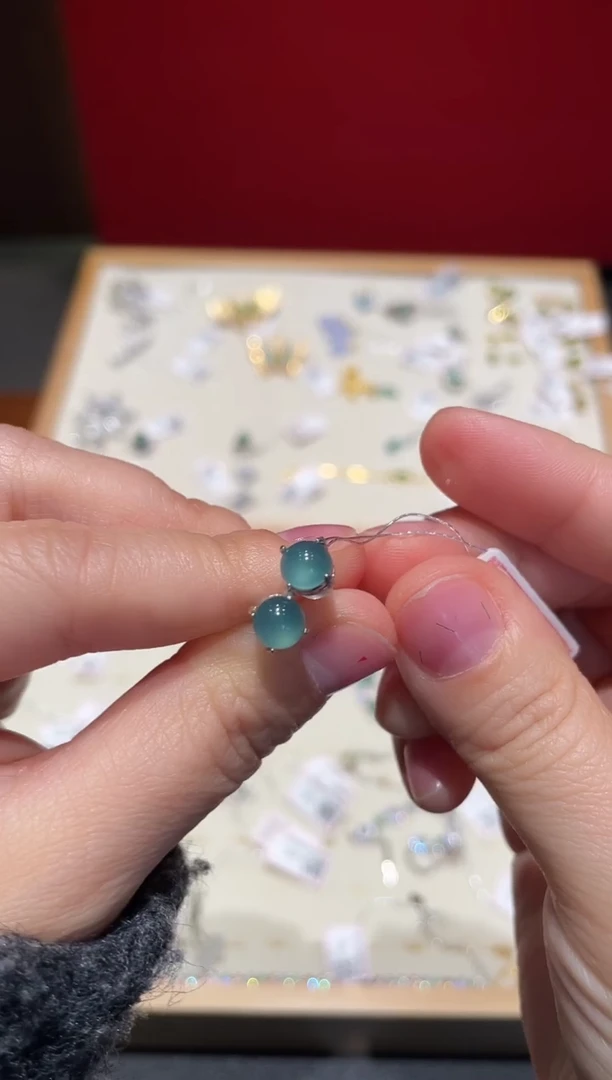 颈饰银S925镶嵌翡翠耳钉