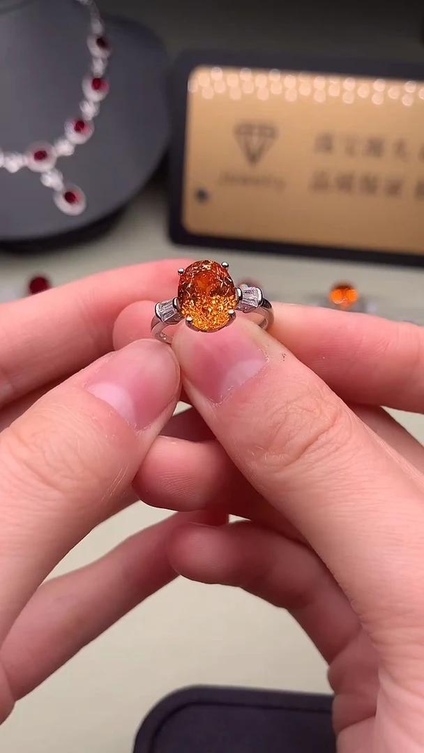 银S925镶嵌戒指石榴石（芬达石）......