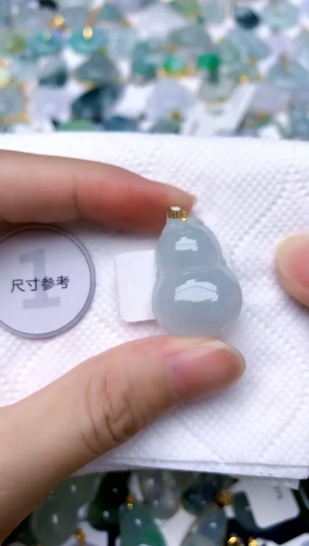 颈饰18K金镶嵌翡翠天然A货翡翠