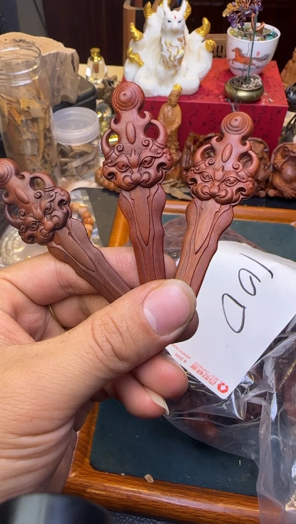 【闪购商品】枣木吊坠雷击枣木瑞狮咬剑吊坠一个