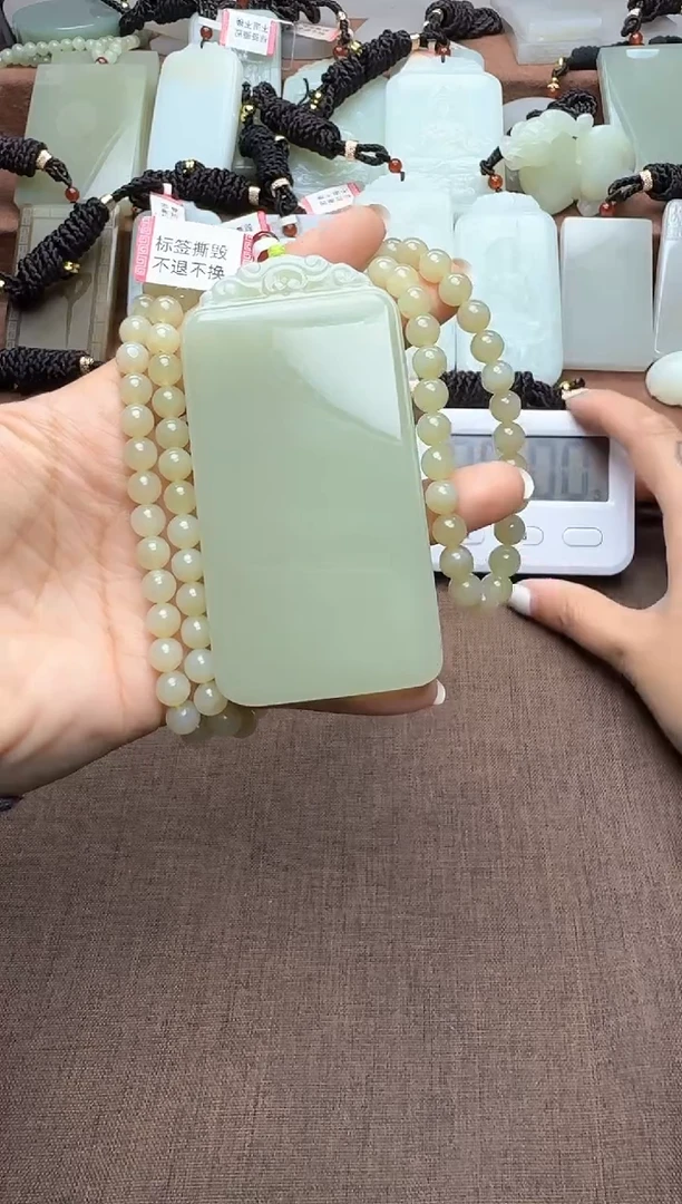 颈饰未镶嵌和田玉1