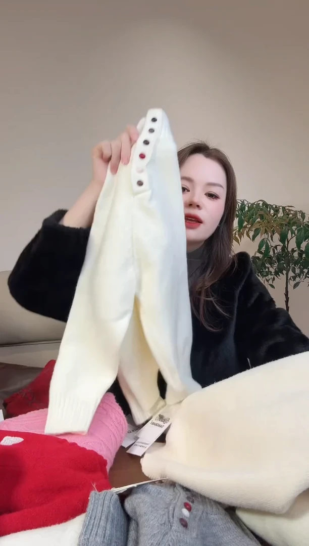 笑*斜扣毛衣110一件安徽发货