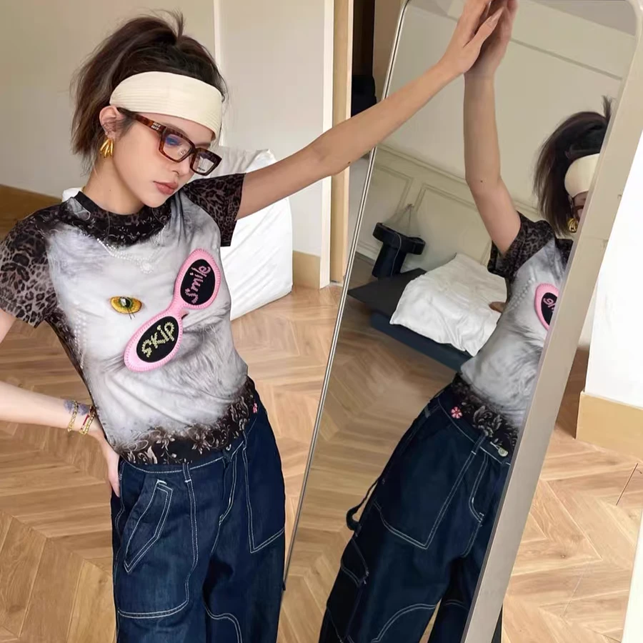 【奥莉】2025春夏：甜酷女孩 | 时髦小众趣味墨镜猫咪豹纹T恤8699
