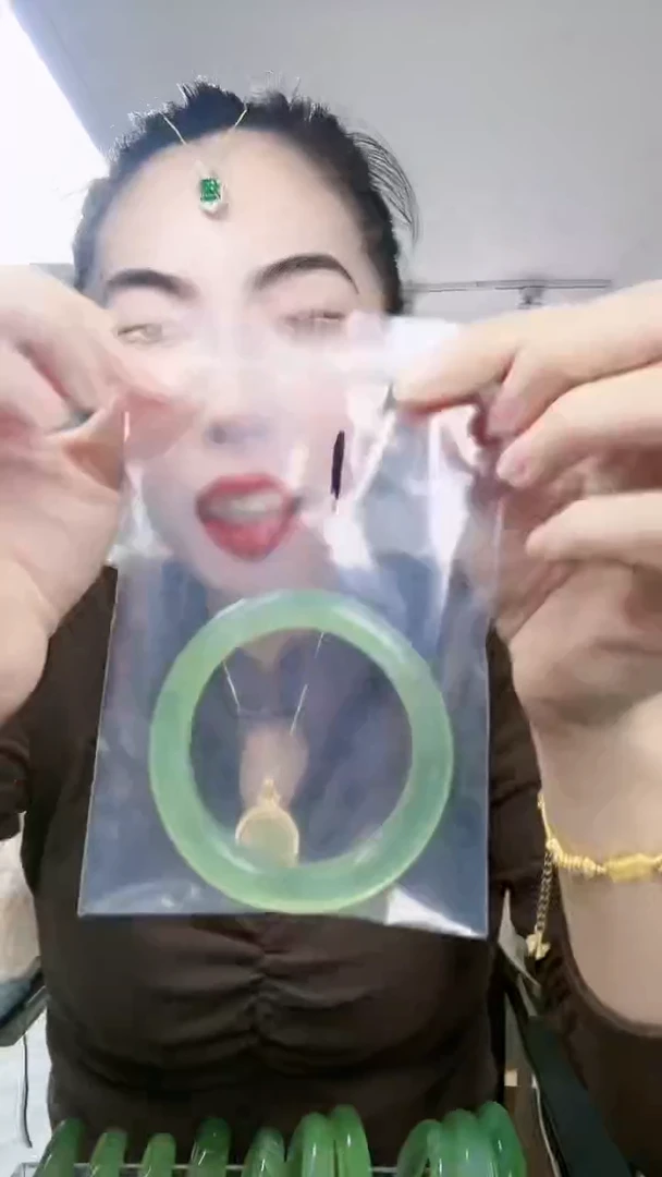 【闪购商品】蛇纹石玉手镯未镶嵌岫玉手镯57-58圈口 微瑕有纹