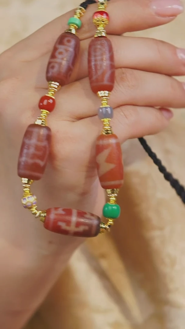 未镶嵌颈饰玛瑙/玉髓（覆膜）多样性发其一