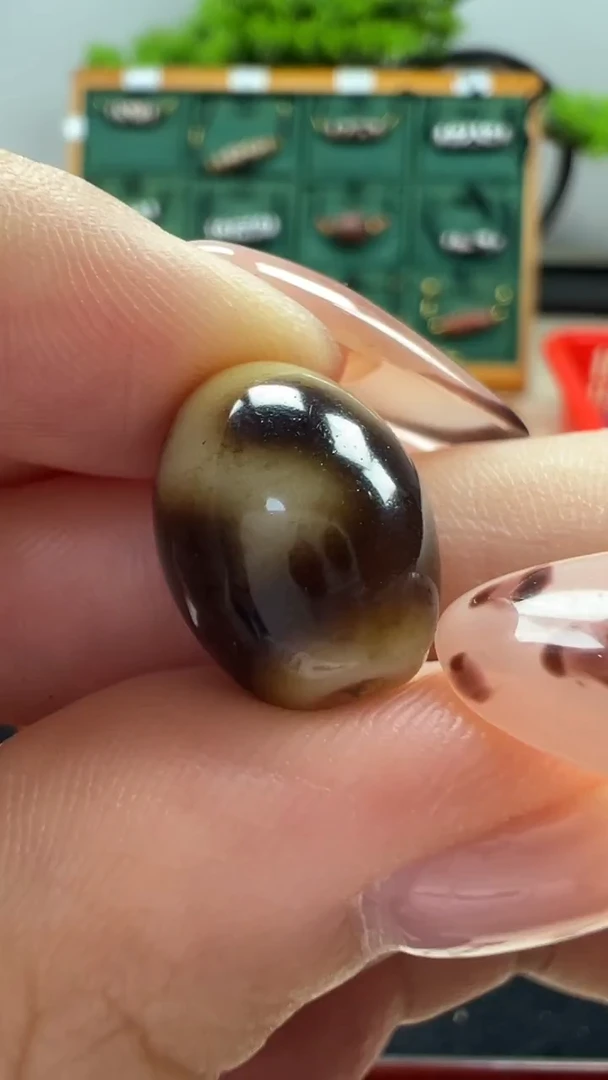 玛瑙/玉髓（覆膜）颈饰未镶嵌137.（微瑕）