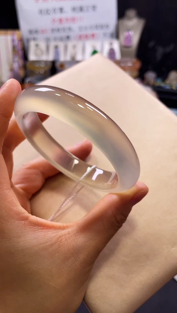 【闪购商品】玛瑙/玉髓手镯未镶嵌不同角度不同光线色不同