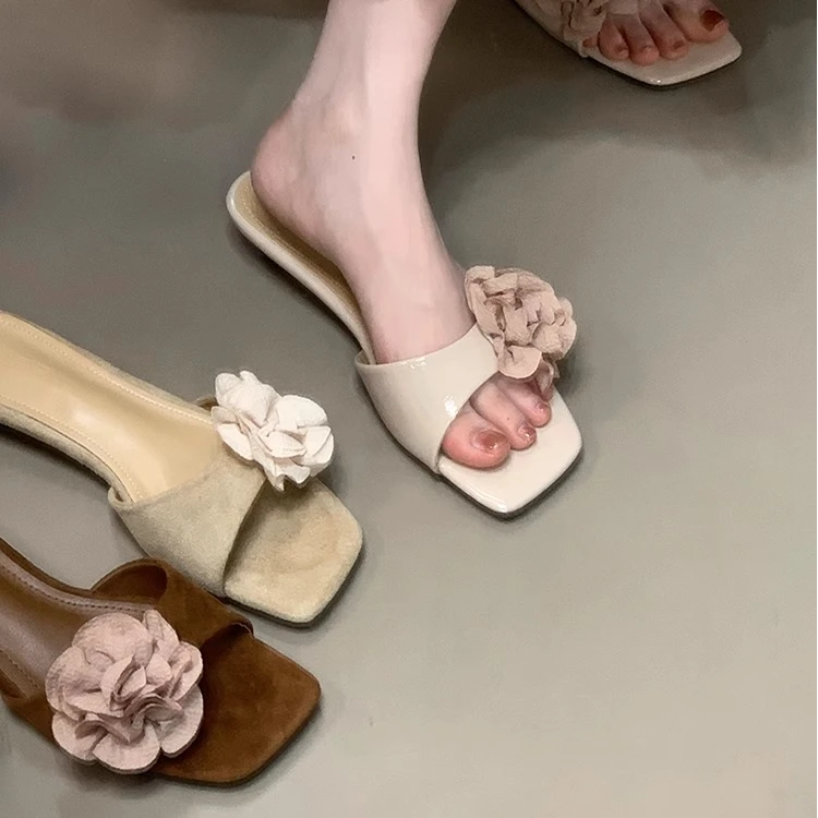 温柔仙女！时尚气质女凉拖鞋女2025新款夏季绝美花朵露趾一字拖鞋