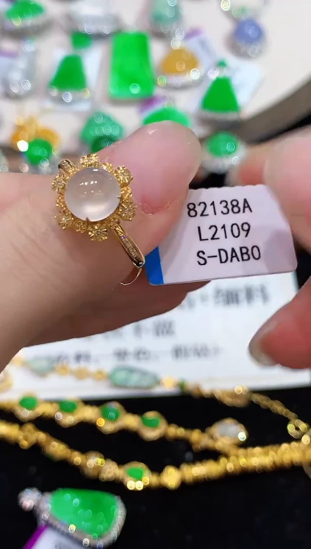 18K金镶嵌戒指翡翠L2109多样性发其一