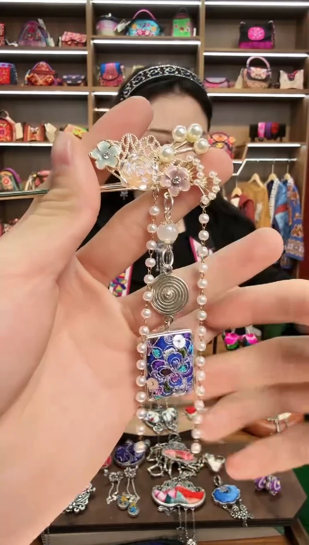 【闪购商品】织绣184蒙阿苏苗绣传承