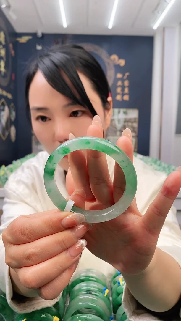 【闪购商品】石英质玉手镯未镶嵌86