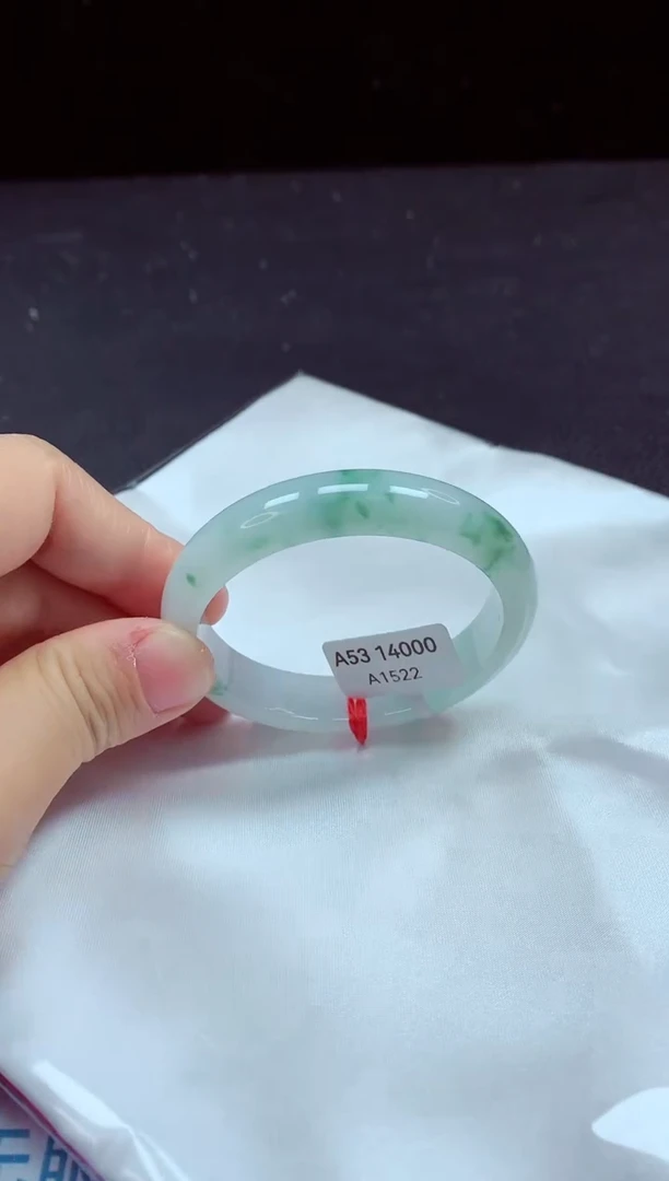 【闪购商品】翡翠手镯未镶嵌贵妃53+