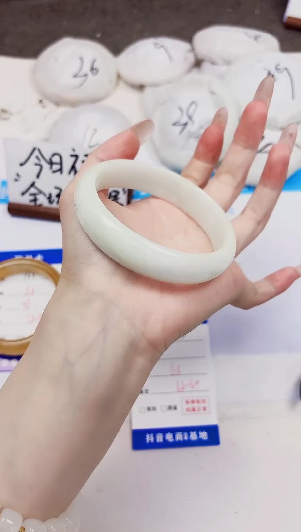 石英质玉手镯未镶嵌163-翠玉-圈口63