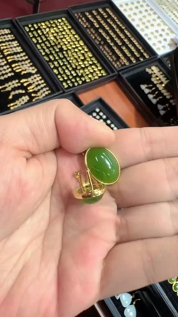 【闪购商品】和田玉颈饰银S925镀金镶嵌耳钉一对大