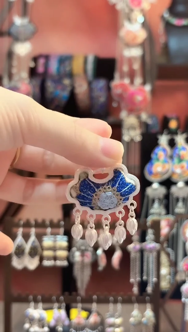 织绣 云织谣民族风精美饰品   292