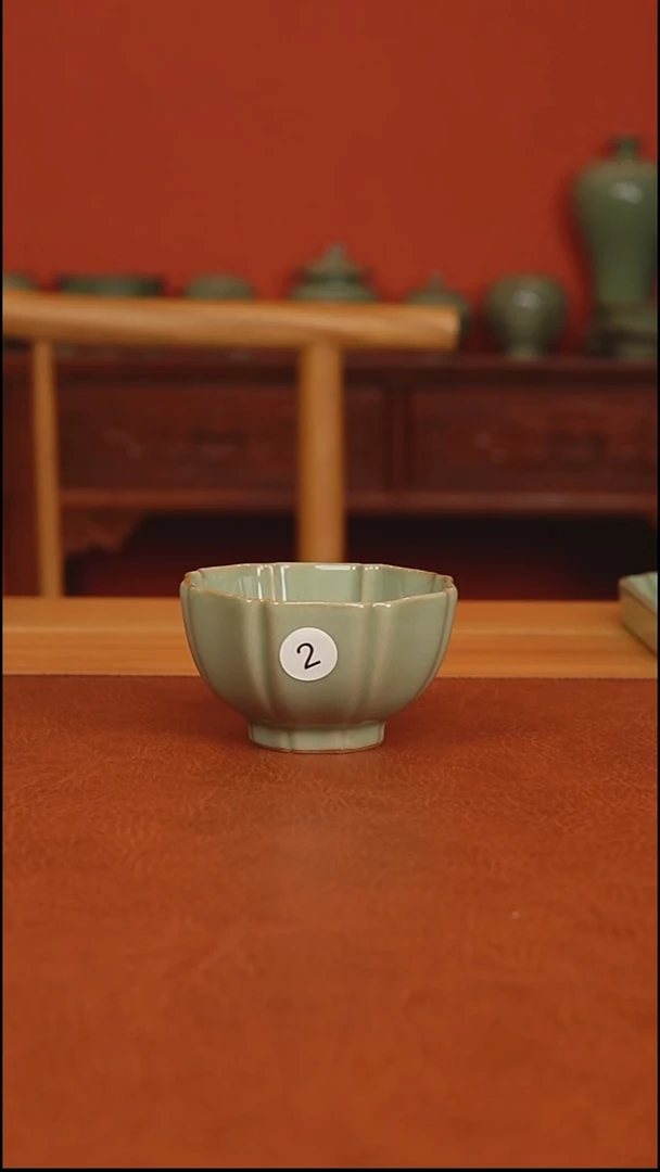 越窑秘色瓷八边花口杯二级品