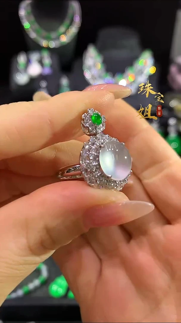 18K金镶嵌戒指翡翠两用款