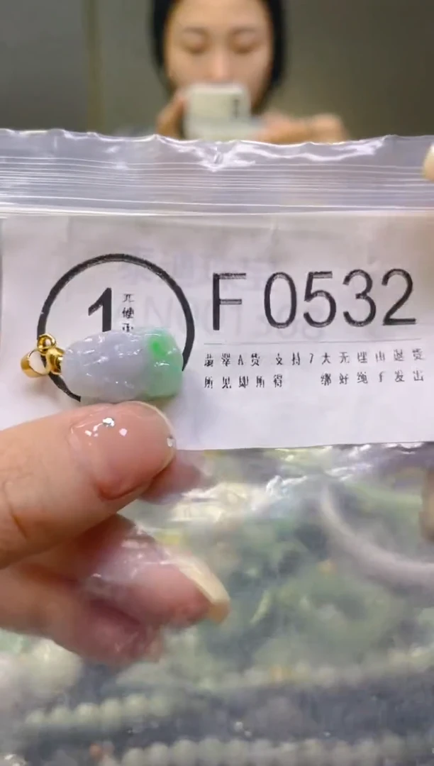 翡翠未镶嵌颈饰/F/翡翠A货一图一物