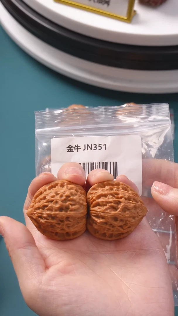 把件文玩核桃37蜡皮金牛