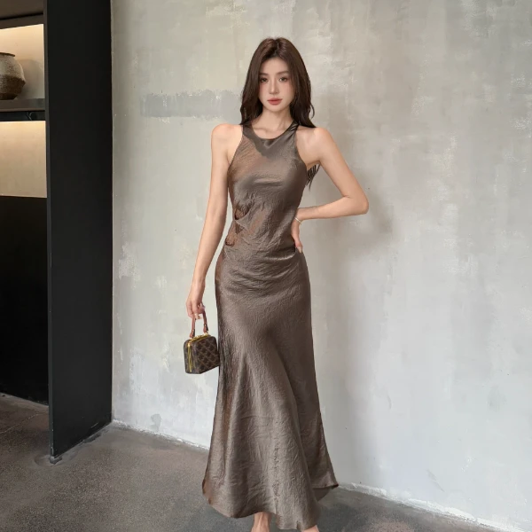 高级轻奢气质收腰包臀长款连衣裙法式显瘦性感小众夏季优雅ins
