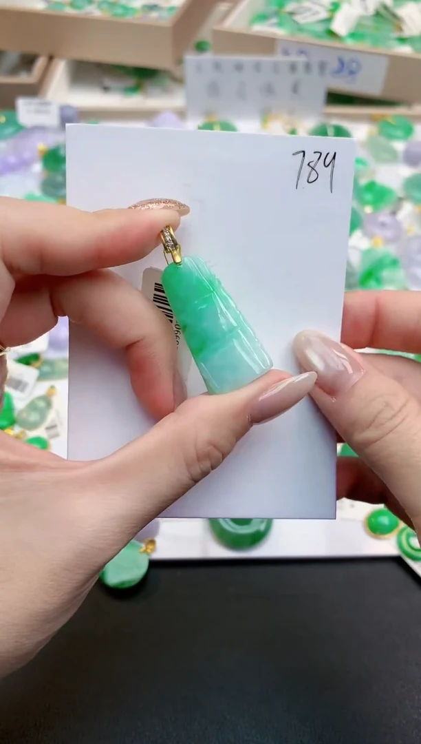 颈饰未镶嵌翡翠天然缅甸A货翡翠