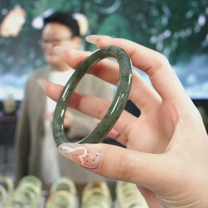 预售新疆和田玉墨绿细圆条手镯RB242997圈口约54-62mm