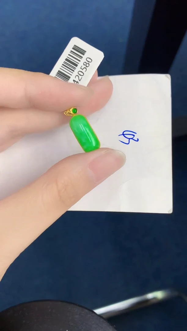 翡翠18K金镶嵌颈饰天然翡翠緬甸A貨