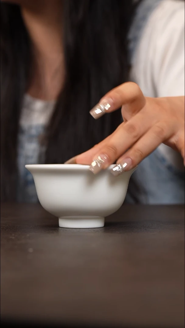 景德镇白胎压手杯