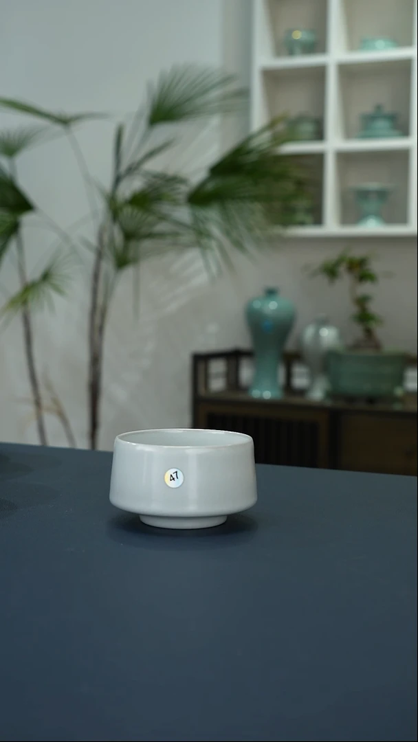 瓷片47号月白望月杯微瑕福利      洁