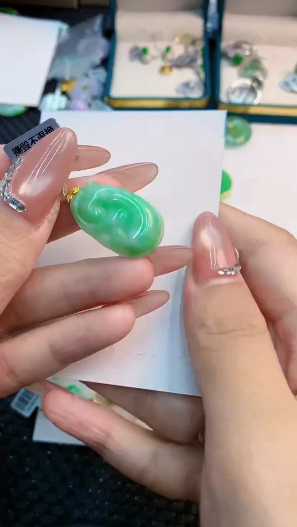 翡翠18K金镶嵌吊坠(不含链)1