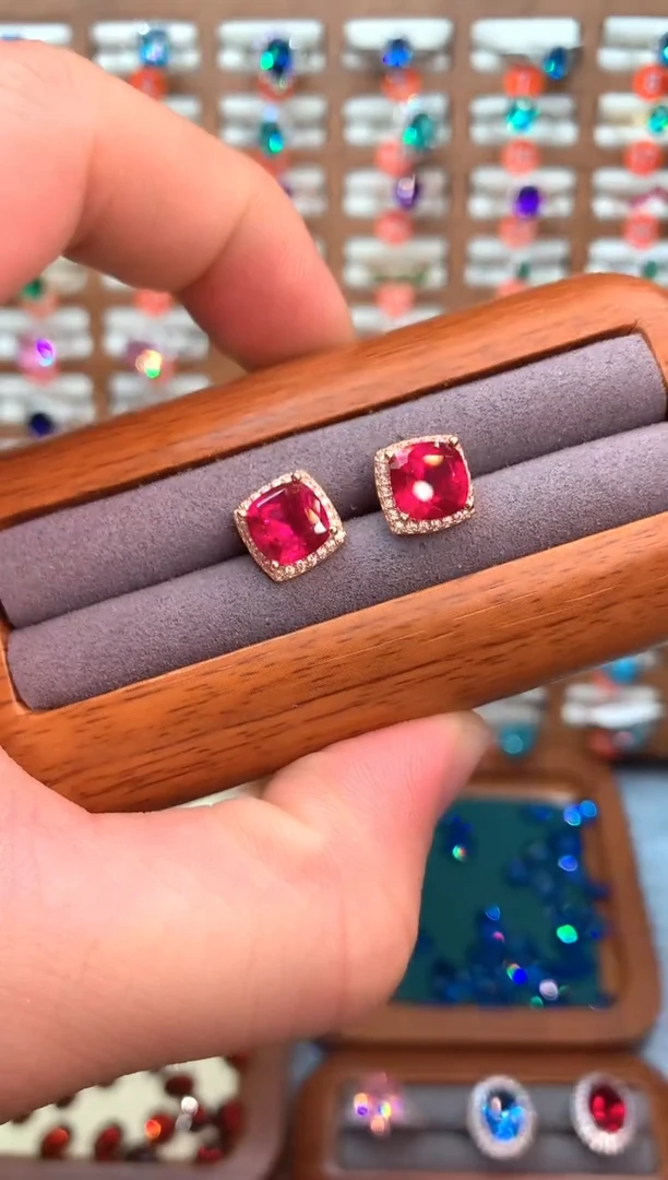 银S925镶嵌耳钉红宝石.......